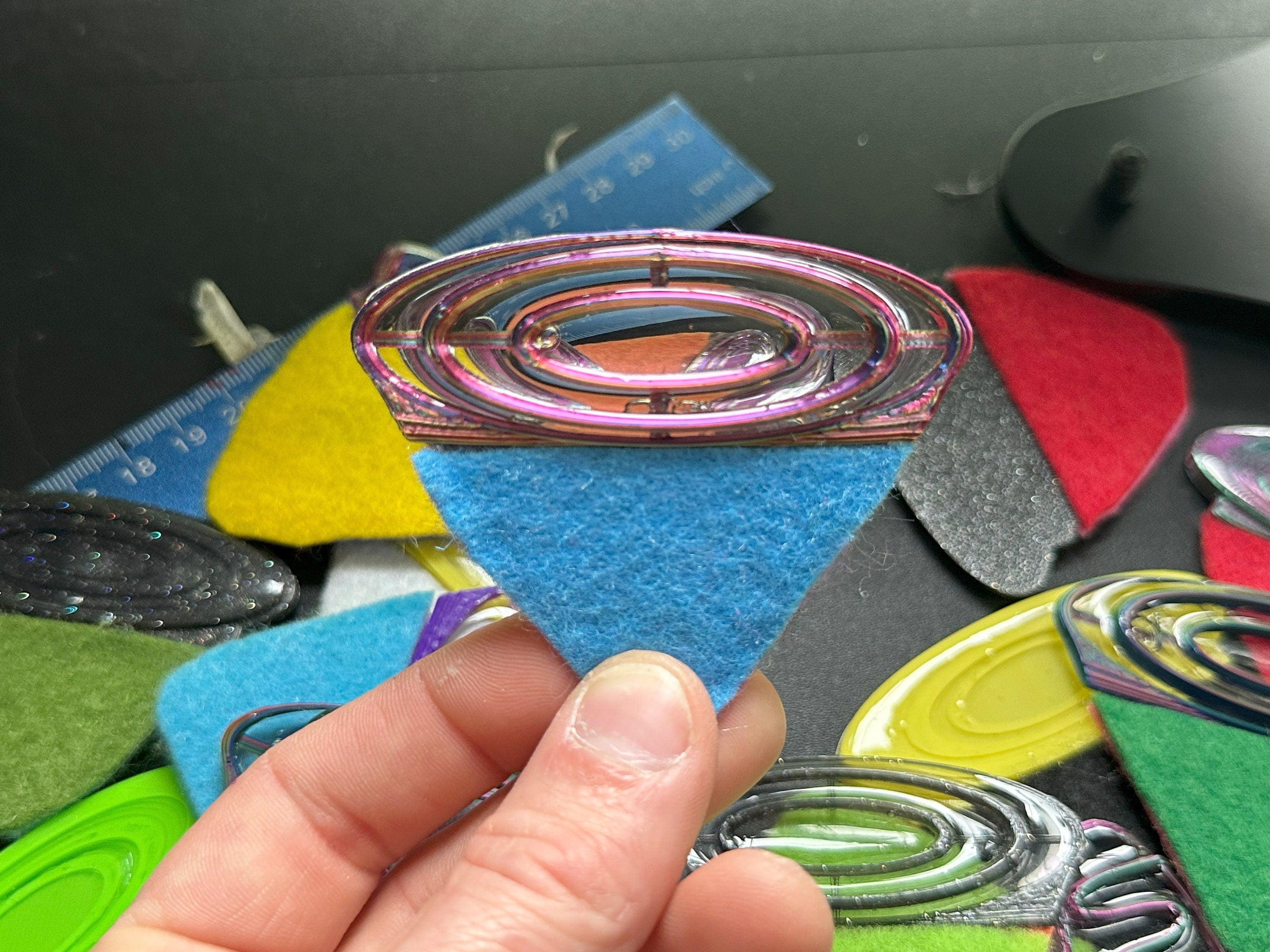 GripAssist Oversized Ukulele Pick: Non-Slip Beginner-Friendly Design